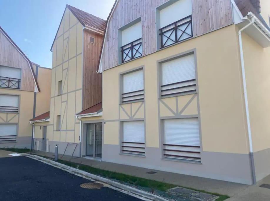 Le Saint Val 004, Appart. Neuf, Jardin, Parking Екстериор снимка